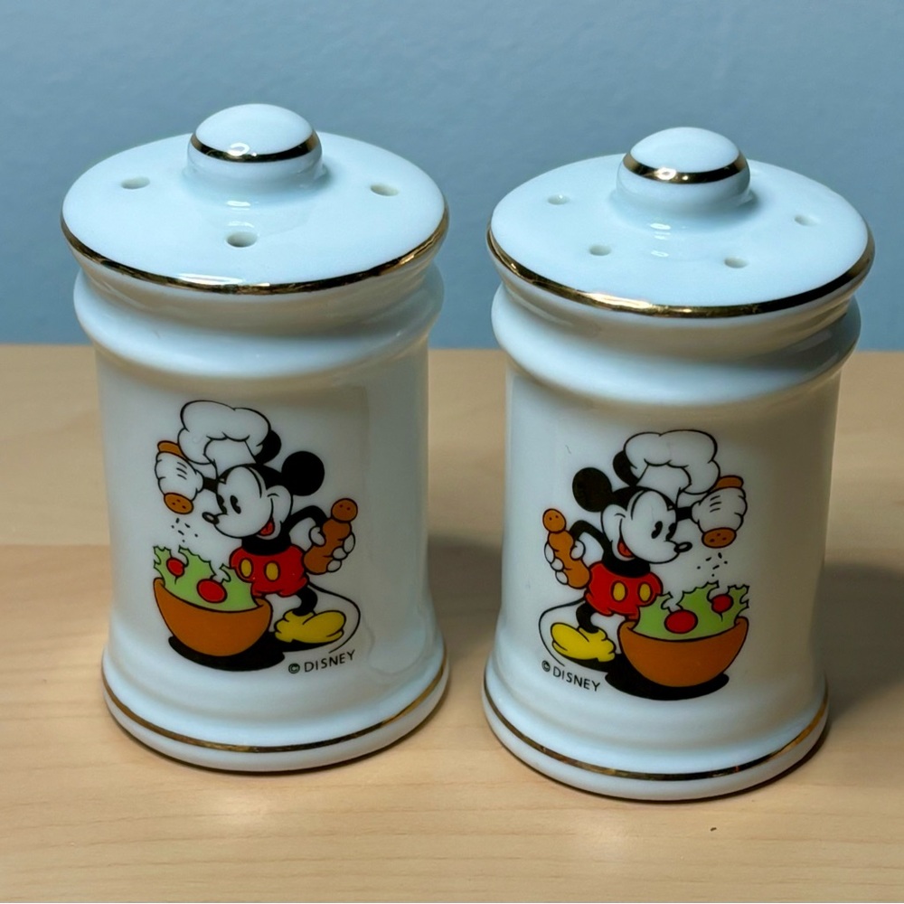 💜 BOGO Disney Chef Mickey White and Gold Salt & Pepper Shakers
